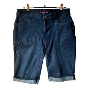 ❤️Gloria Vanderbilt, Woman High Rise Short Jeans, Size: 6 , Color Blue.